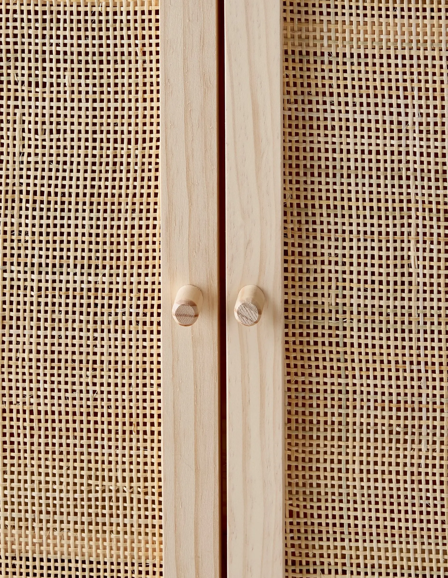 Holzschrank
