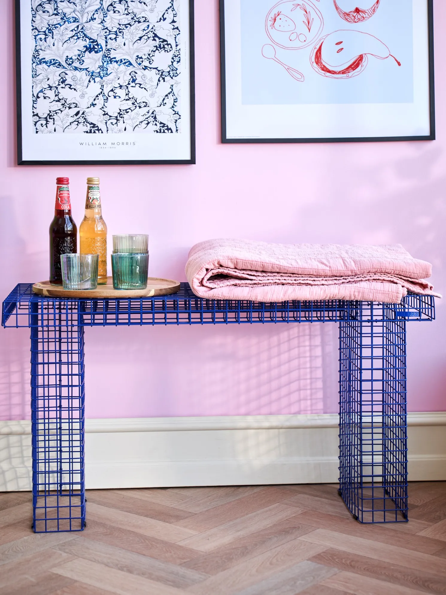 WIRE BENCH Bank